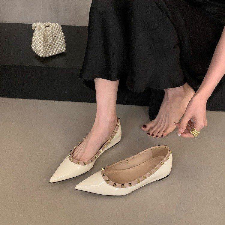 2026春款法式气质尖头单鞋女浅口铆钉漆皮晚晚风温柔软底平底瓢鞋,淘宝优惠券,粉丝福利购,淘宝优惠卷