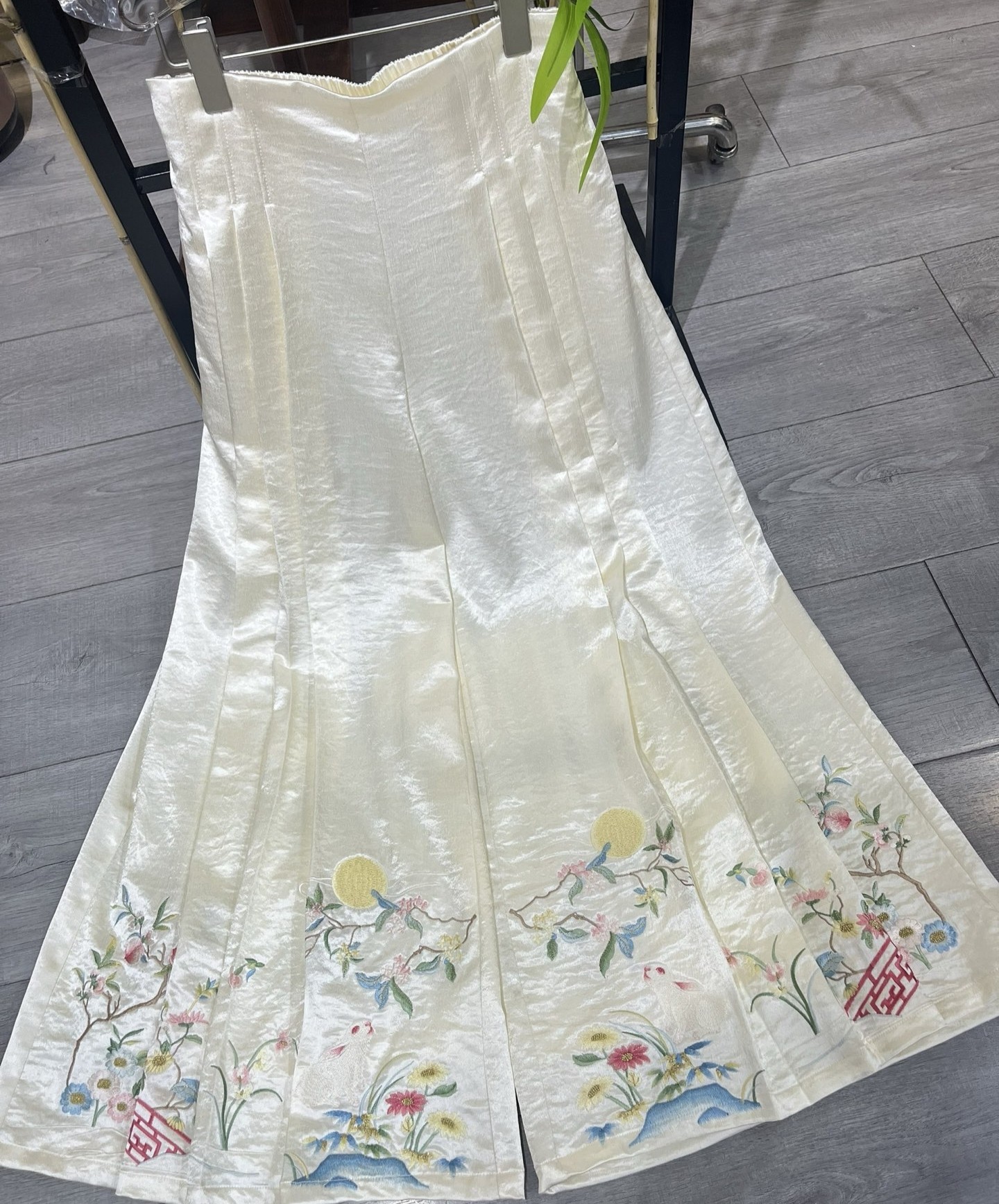 新中式清汉玉兔望月刺绣醋酸阔腿裤秋冬新款复古国风百搭裙裤长裤,淘宝优惠券,粉丝福利购,淘宝优惠卷