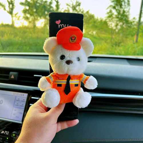 新款交警小熊警察车内保护女生可爱萌宠毛绒公仔汽车安全带护肩套 - 图3
