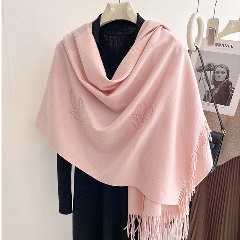 红色围巾妈妈2025新款冬季羊绒感婚宴旗袍披肩外搭高级感斗篷披风 - 图2