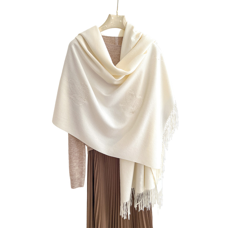 红色围巾妈妈2025新款冬季羊绒感婚宴旗袍披肩外搭高级感斗篷披风 - 图3