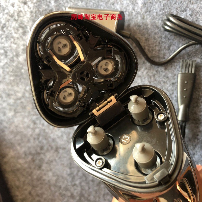 FS339 飞科网红同款电剃须刃全身水洗智能充电式男士刮胡刃胡须刃 FS339 飞科网红同款电剃须刃全身水洗智能充电式男士刮胡刃胡须刃