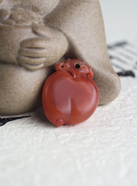 南红雕刻天然小桃子配饰吊坠