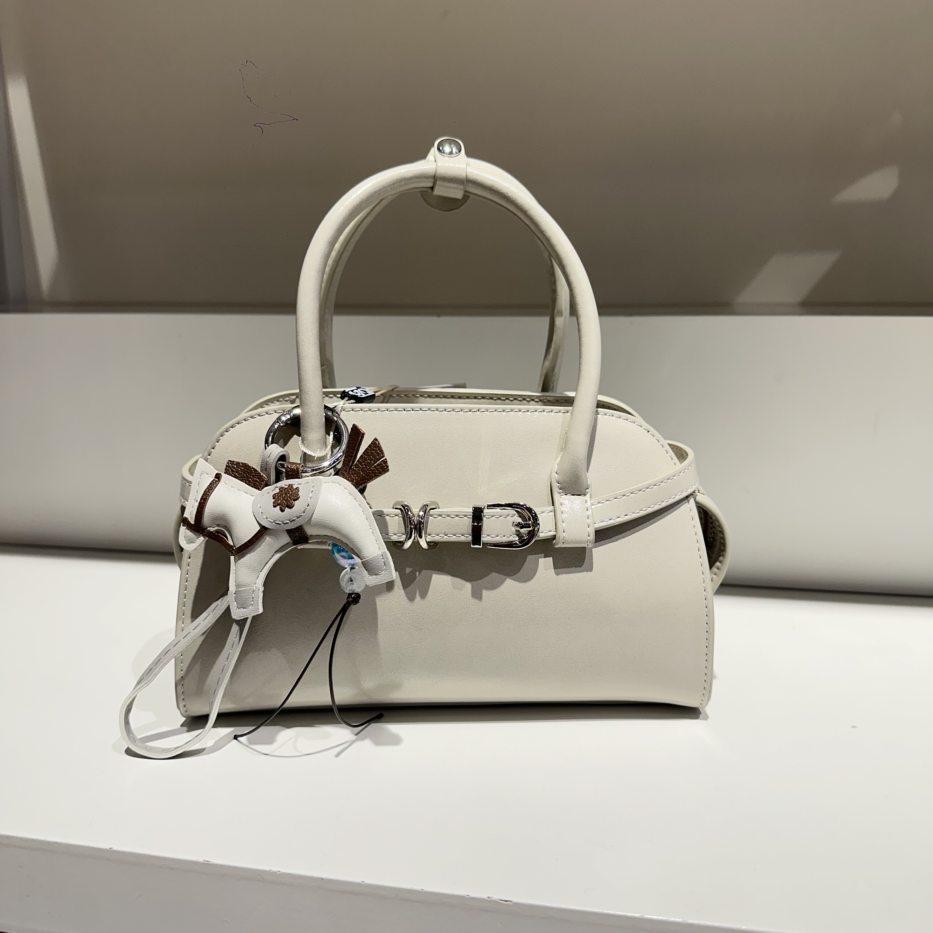 皮带装饰定型新款复古休闲慵懒风手提贝壳包斜挎实用百搭女包洋气,淘宝优惠券,粉丝福利购,淘宝优惠卷