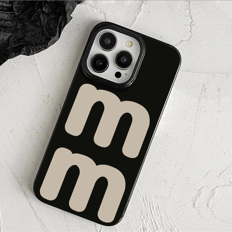 两个M字母适用苹果15promax手机壳iphone14pro新款13简约12潮牌11保护套max大孔亮黑防摔x硅胶xr软壳xsmax男