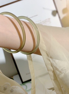 远山如黛气质清冷感玉髓叮当镯