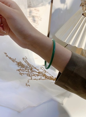 天然玉髓草绿色玛瑙极细叮当镯