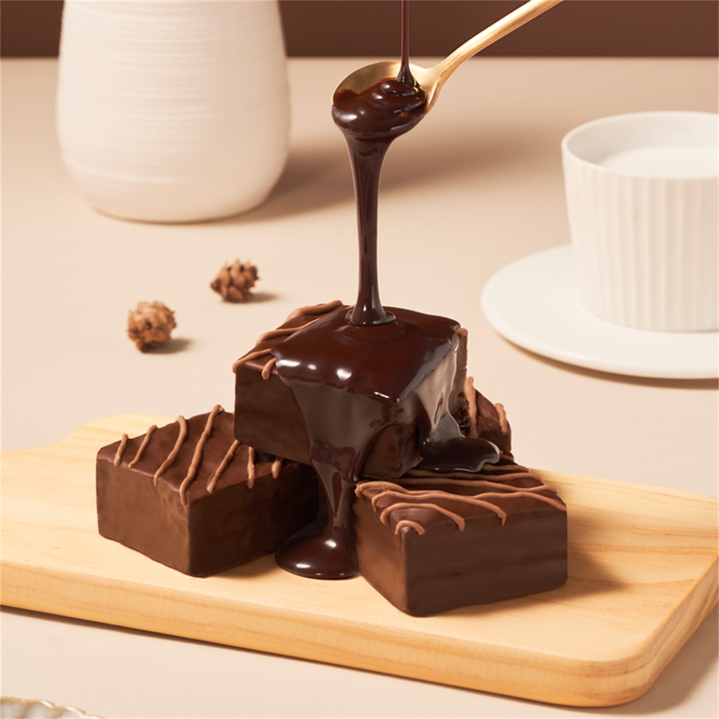 唇动黑色巧克力味夹心蛋糕代餐糕点零食营养学生早餐