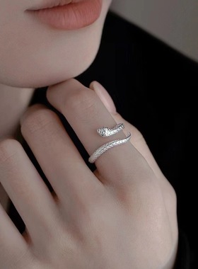 925银针精致小灵蛇戒指女指环个性指尖配饰尾戒小众设计夏