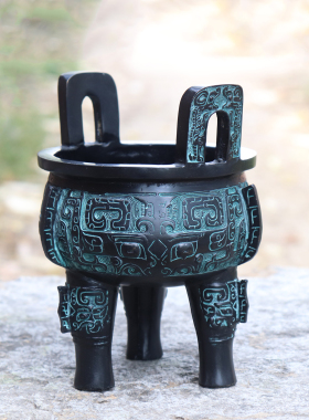 等比缩小版世纪宝鼎，威仪又体面