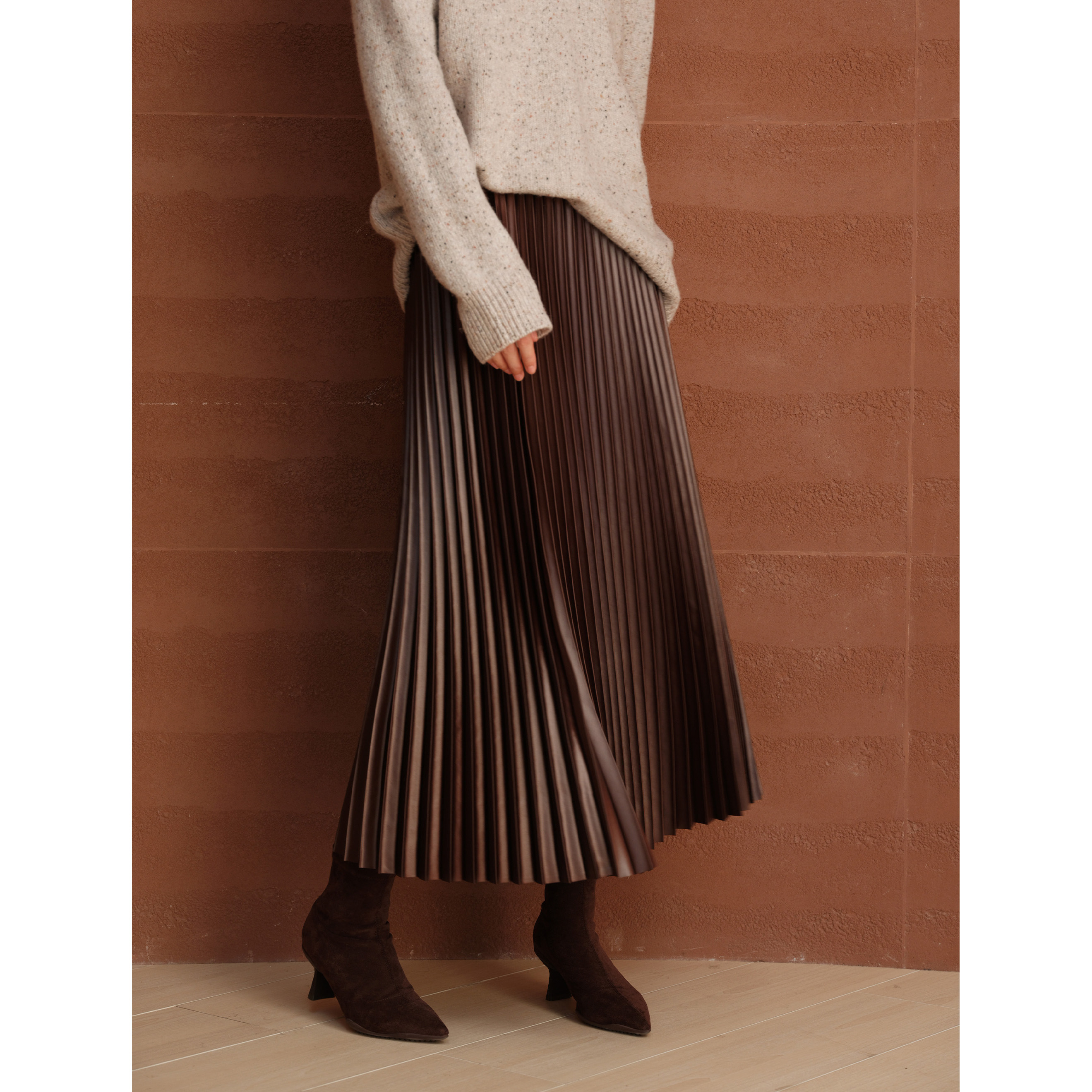 芝美日禾 现货 复古未来风仿皮渐变细褶栗子可可松紧腰压褶半身裙,淘宝优惠券,粉丝福利购,淘宝优惠卷