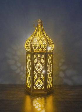 跨境新品铁艺镀金风灯镂空摩洛哥灯笼家居装饰工艺品烛台道具