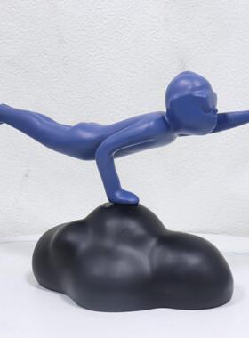 简约现代银色雕塑树脂趣味云朵飞行员黑色客厅电视柜样板房摆件