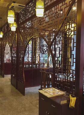 中式仿古门窗原木屏风隔断古建装修实木花格庭院酒店餐厅门窗装饰