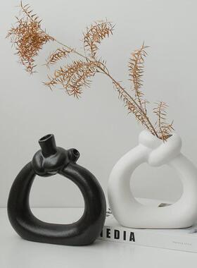 轻奢陶瓷花瓶家居ins风高级感插花瓶奶油风北欧异型玄关饰品摆件