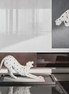 现代轻奢港式样板间黑白波点豹子极简动物书房桌面家居装饰品摆件