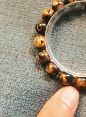 海柳手串:1.1+圆珠，17.4克。编号C942。