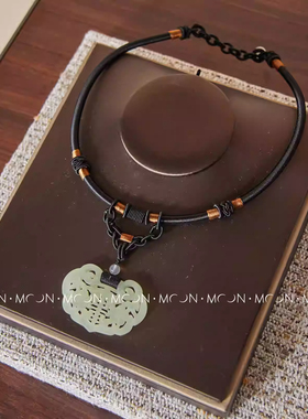 新中式样板房衣帽间女士梳妆台摆件手镯戒指香水玉兰花装饰品道具