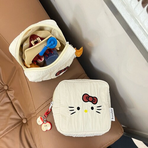 新款原创刺绣kitty化妆包可爱大容量小方包出行姨妈巾收纳内胆包 - 图1