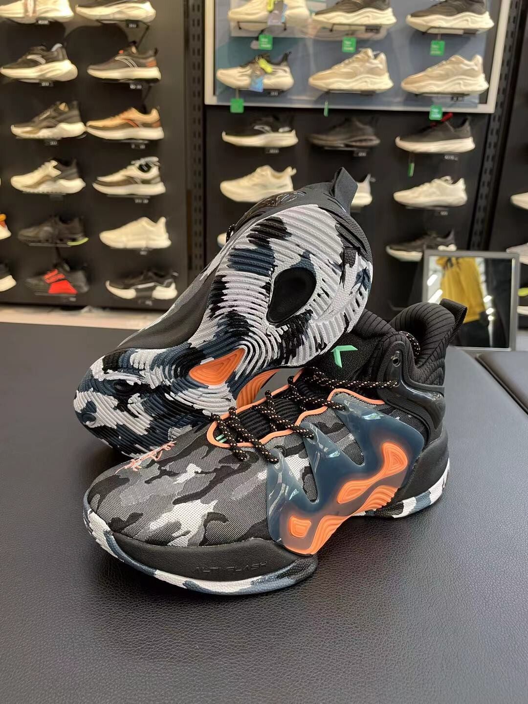 安踏见山篮球鞋2021冬款款汤普森kt6低帮实战耐磨战靴112141609