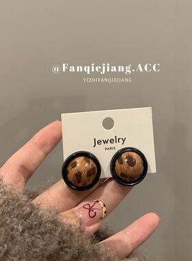 一只番茄酱适合秋冬的美拉德风豹纹纽扣耳环耳钉女