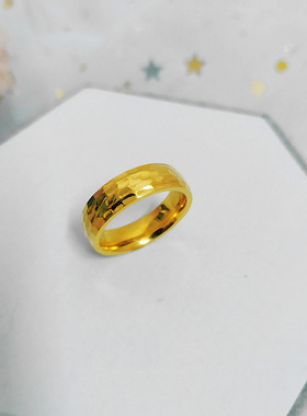 精致时尚锤面手工包18K金色宽拇指戒指简约不褪色菱面光面指环