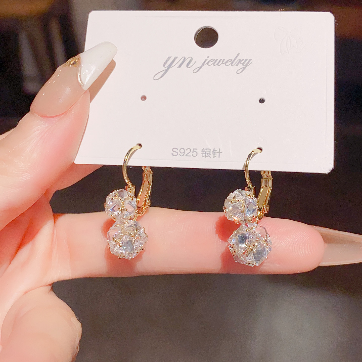 法式精致时尚轻奢超闪锆石球球流苏耳扣女个性独特高级感百搭耳环,淘宝优惠券,粉丝福利购,淘宝优惠卷