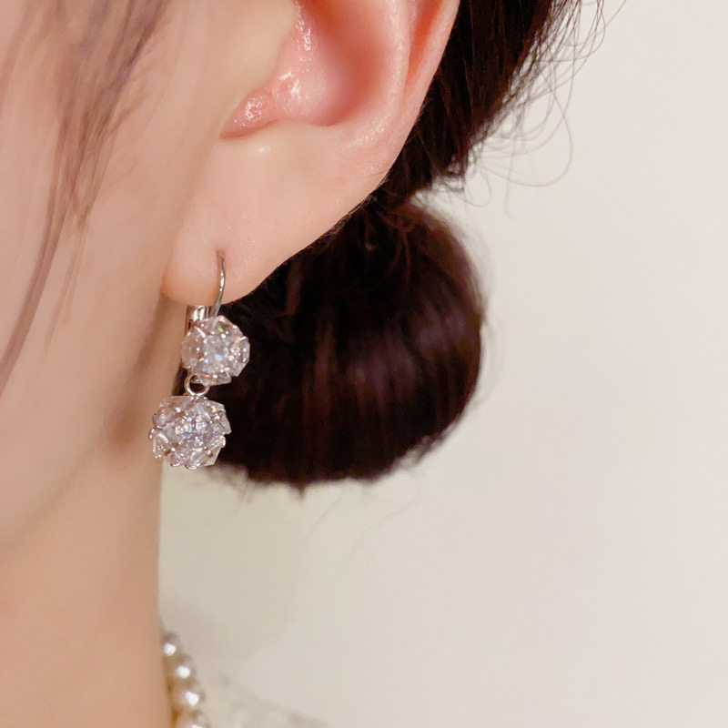 法式精致时尚轻奢超闪锆石球球流苏耳扣女个性独特高级感百搭耳环,淘宝优惠券,粉丝福利购,淘宝优惠卷