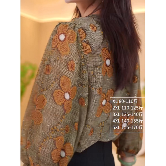 ແມ່ຍິງຄົນອັບເດດ: ຄໍຕະຫຼອດ floral top