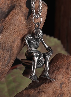 复古蹲马桶思考的骷髅项链男小众暗黑系朋克风个性吊坠欧美配饰