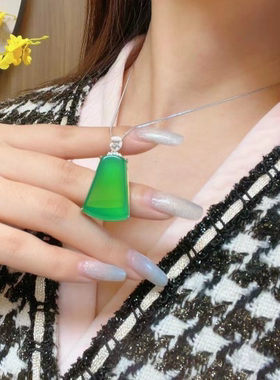 925银镀金镶嵌天然绿玉髓玛瑙平安无事牌吊坠本命年冰种翡翠简约