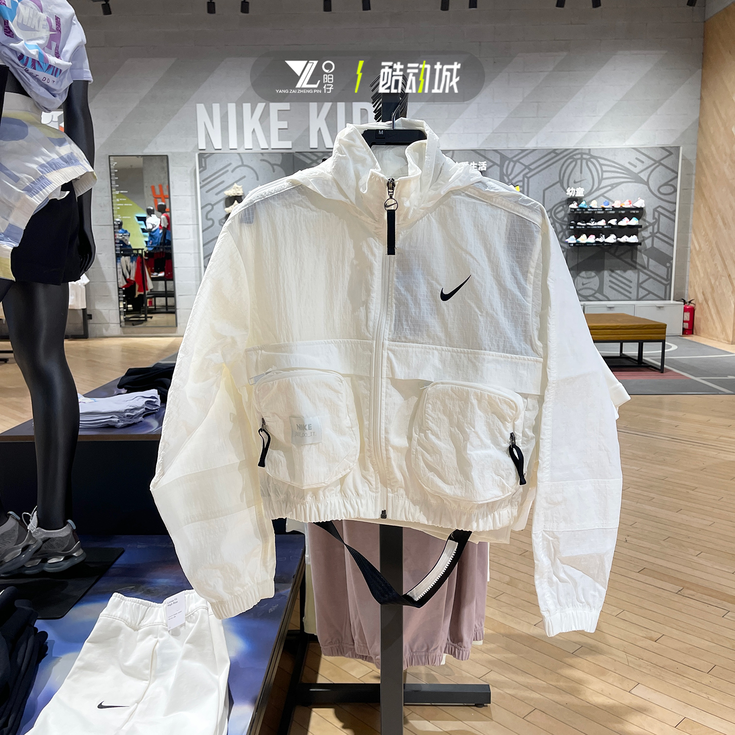 NIKE耐克女子外套运动服连帽短款工装休闲夹克DV8035-133-536-010-图0