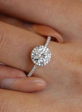 莫桑石戒指s925纯银戒指一克拉豪华圆包莫桑女工厂跨境专供