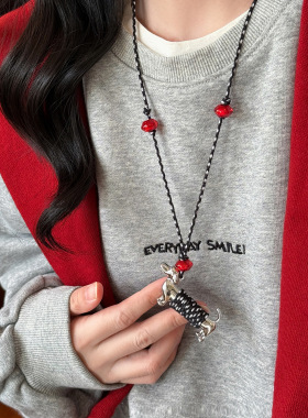 新款陶瓷编织绳腊肠小狗吊坠项链时尚小众毛衣链轻奢高级感饰品女