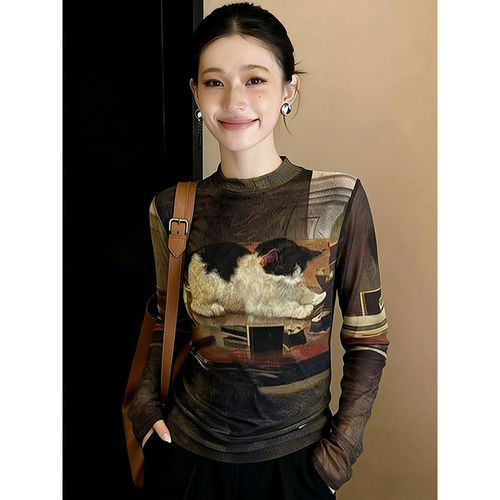 复古猫咪印花设计感长袖T恤女春夏大码胖mm圆领修身打底显瘦上衣 - 图1
