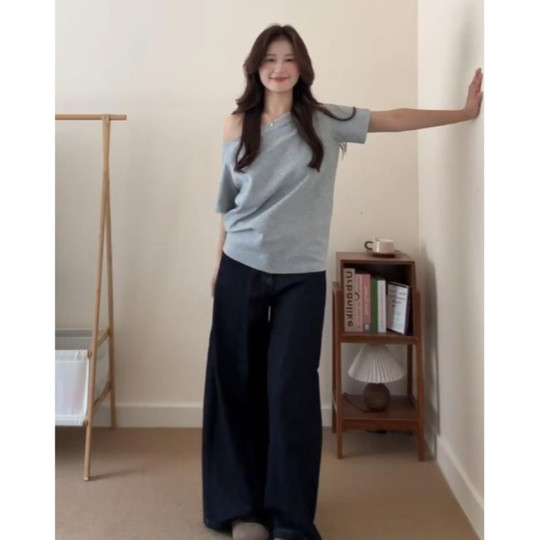 大码胖mm斜肩短袖t恤女装2025夏季新款辣妹纯欲风一字领露肩上衣