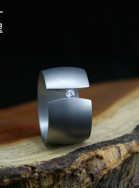 B14宽版双弧钛钢镶宝石戒指