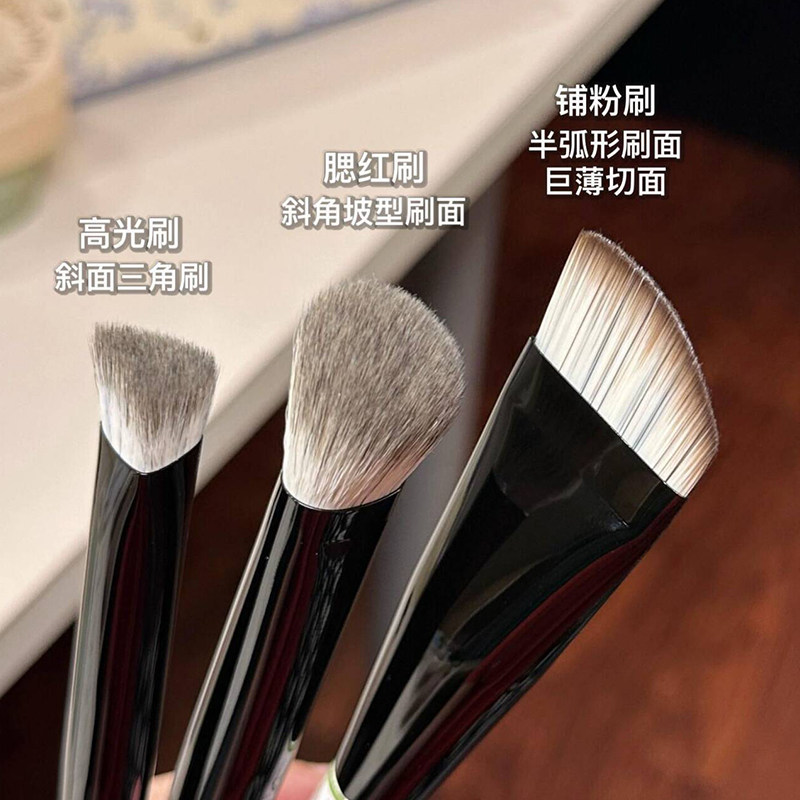 尔木萄花园系列斜坡腮红刷点彩刷子高光刷粉底刷毛化妆刷一支装,淘宝优惠券,粉丝福利购,淘宝优惠卷