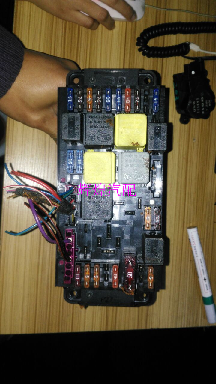 W203 C180 C200 C230保险丝盒W209 CLK240 CLK280车身电脑SAM - 图0