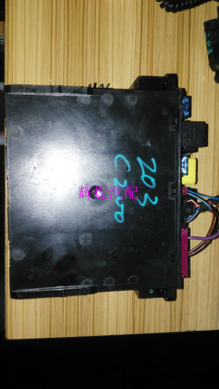 W203 C180 C200 C230保险丝盒W209 CLK240 CLK280车身电脑SAM - 图1