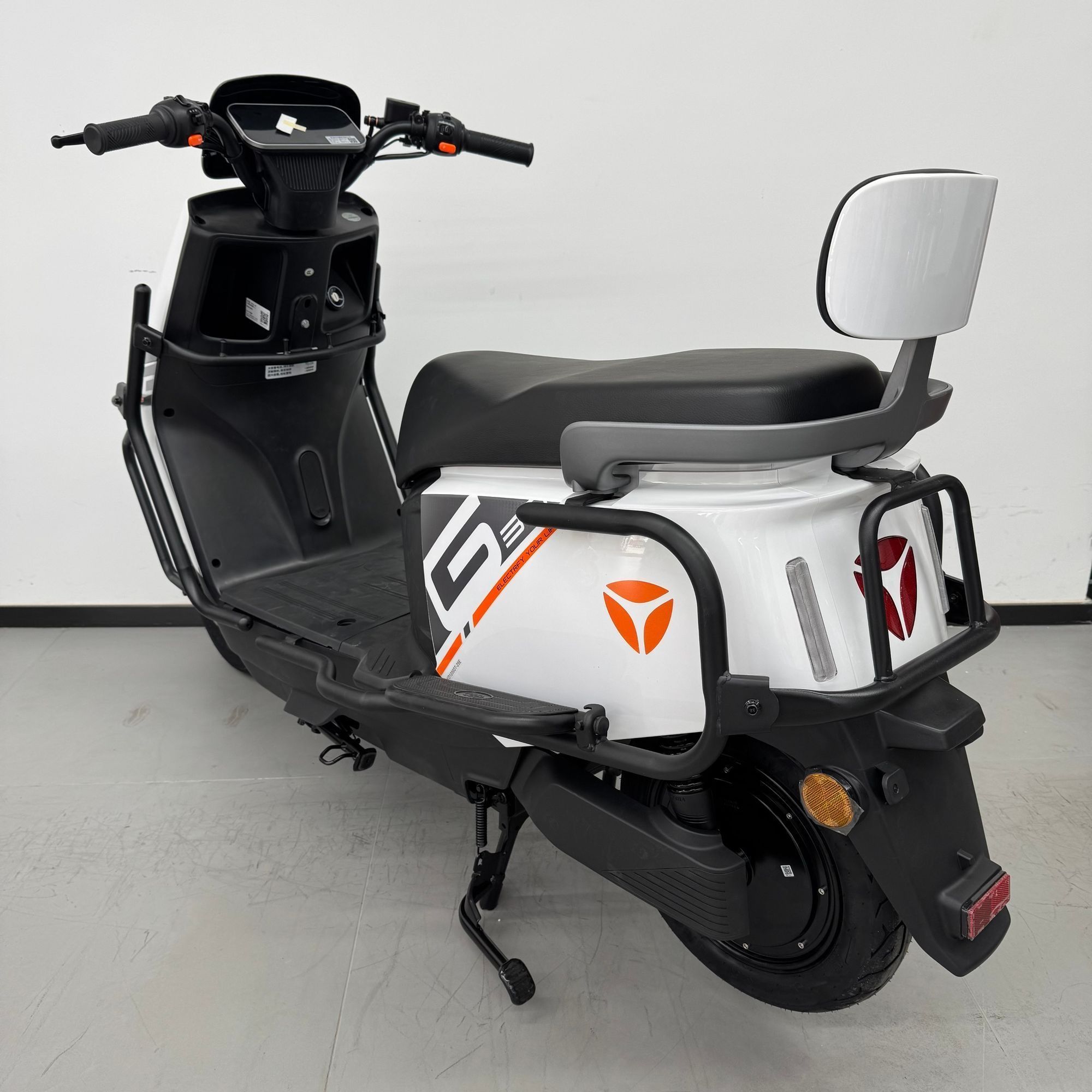 适用雅迪g30护杠G30s-M保险杠G30-M护杠电动车加厚加固尾架后货架 - 图0