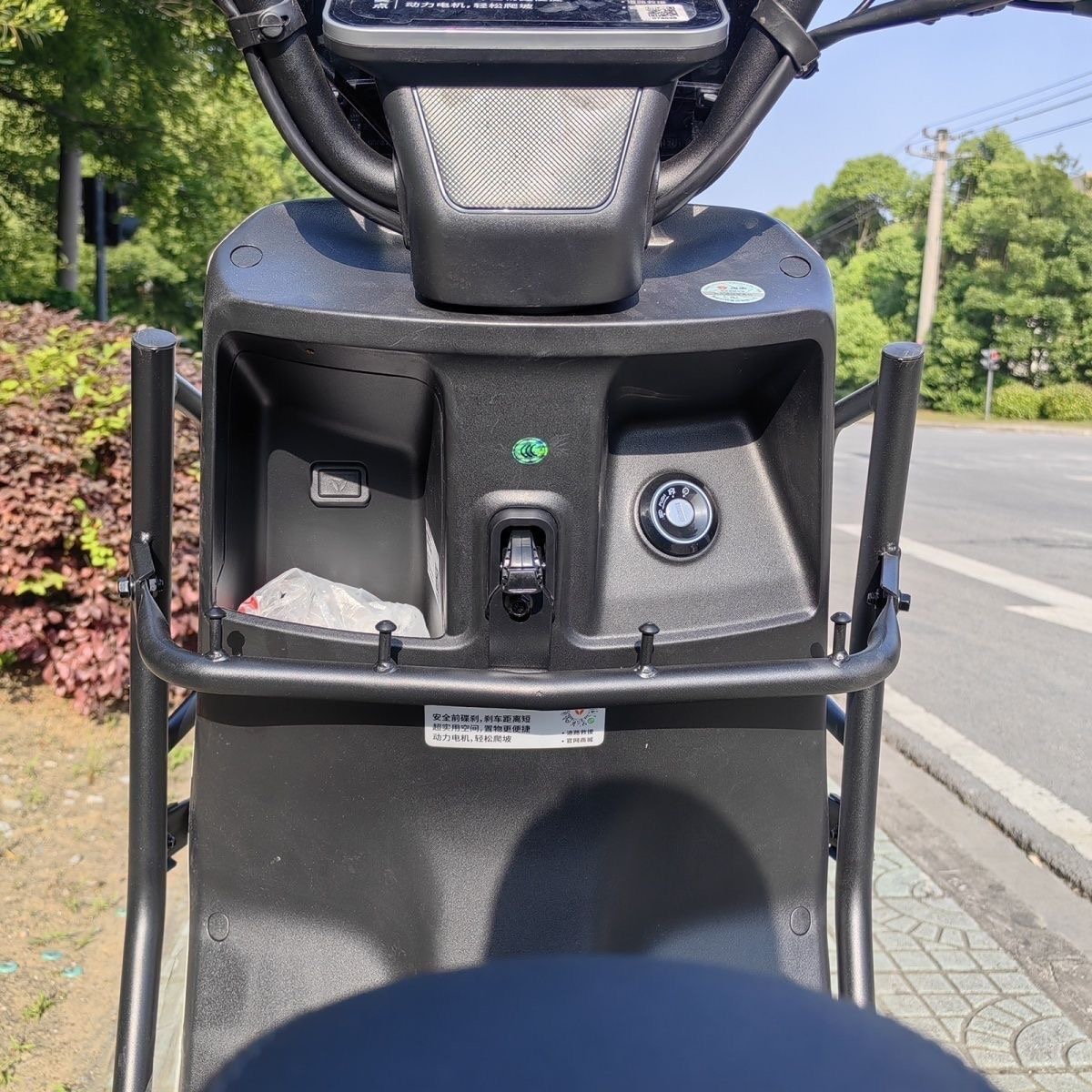 适用雅迪G30护杠G30lite-D/lite-H护杠保险杠加厚尾架货架带踏板 - 图0