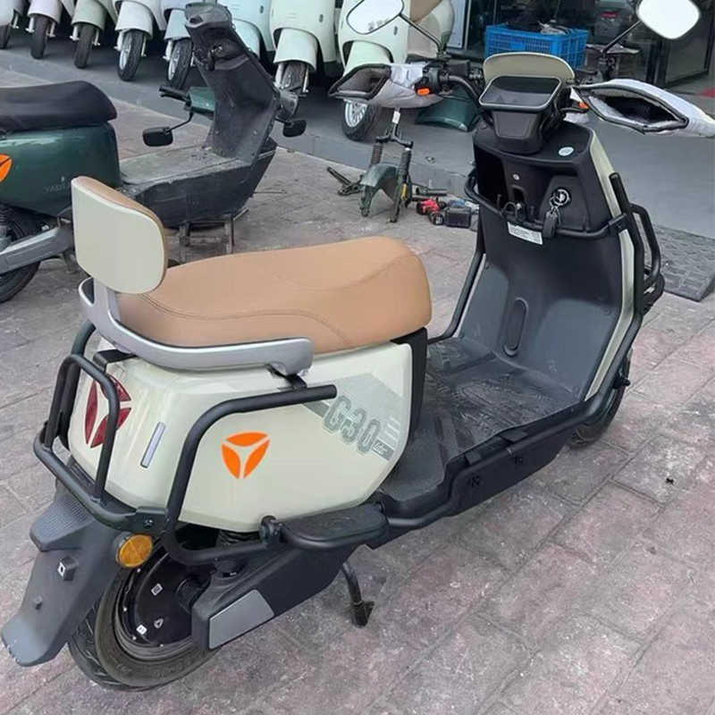 适用雅迪G30护杠G30lite-D/lite-H护杠保险杠加厚尾架货架带踏板 - 图3