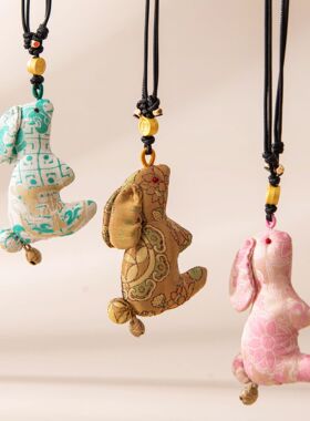 新中式桑蚕丝手工玉兔挂坠精致真丝毛衣链轻奢高级感装饰包包挂饰