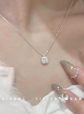 爆闪方糖锆石项链女轻奢时尚高级感颈链小众设计百搭吊坠锁骨链