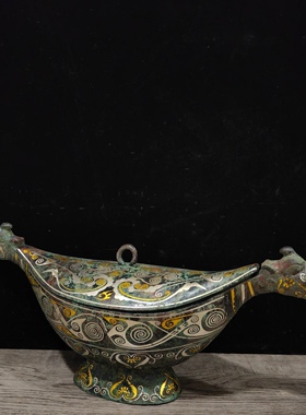 纯铜错金银云纹龙头尊高:18.5厘米 长:43厘米 宽:14厘米重:2200克