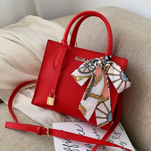 Красная вместительная и большая сумка через плечо для невесты, коллекция 2022, в западном стиле