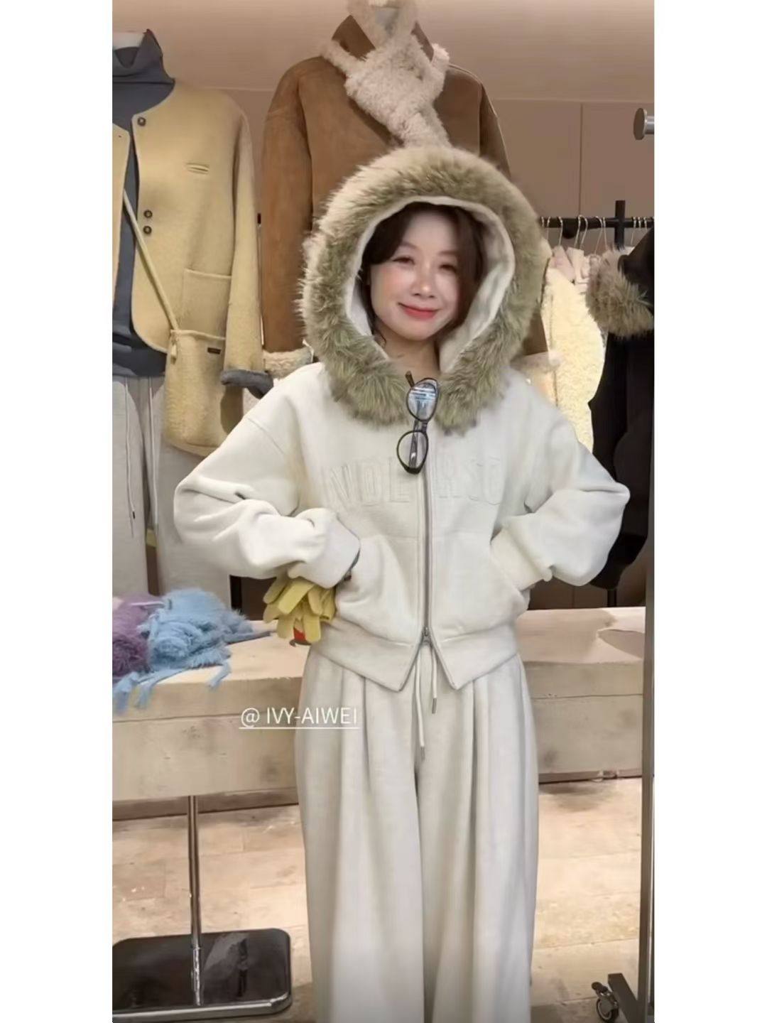 2025秋冬新款加绒加厚套装女毛领字母连帽外套+阔腿裤休闲两件套,淘宝优惠券,粉丝福利购,淘宝优惠卷