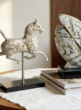 轻奢抽象石纹奔马雕塑桌面摆件