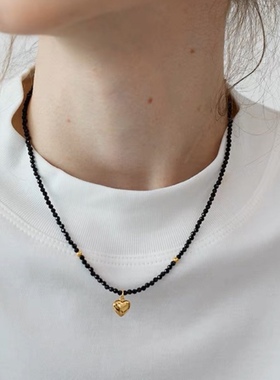 黑色尖晶石爱心吊坠项链2023年秋冬新款高品质精致串珠锁骨链百搭